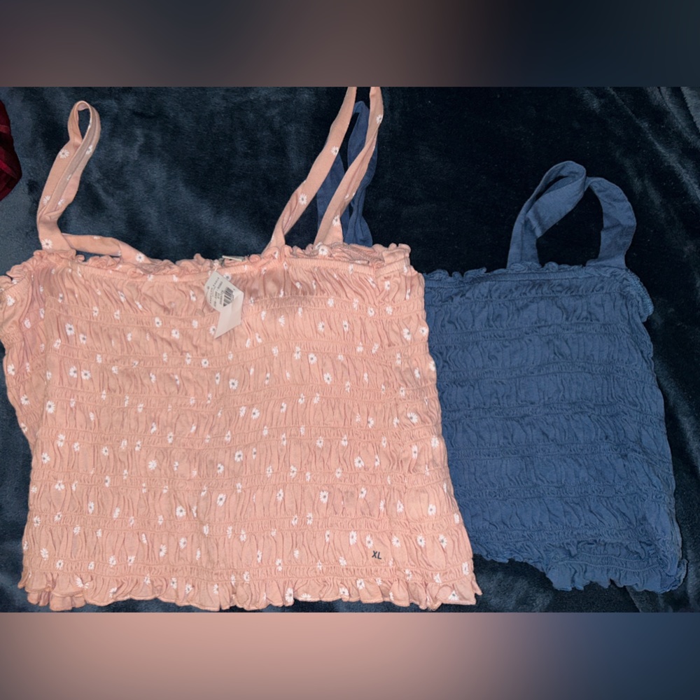 2 crop tops